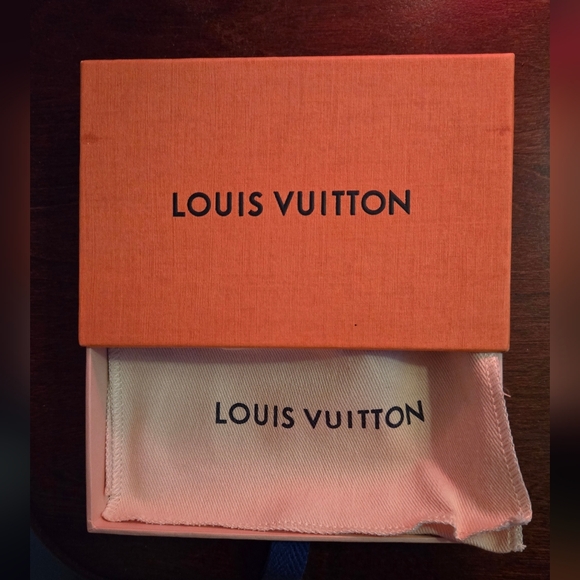 LV Key chain pouch. 100% authentic - Picture 7 of 7